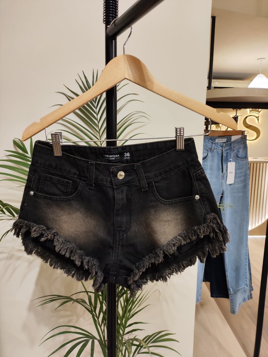 SHORT CON FLECOS