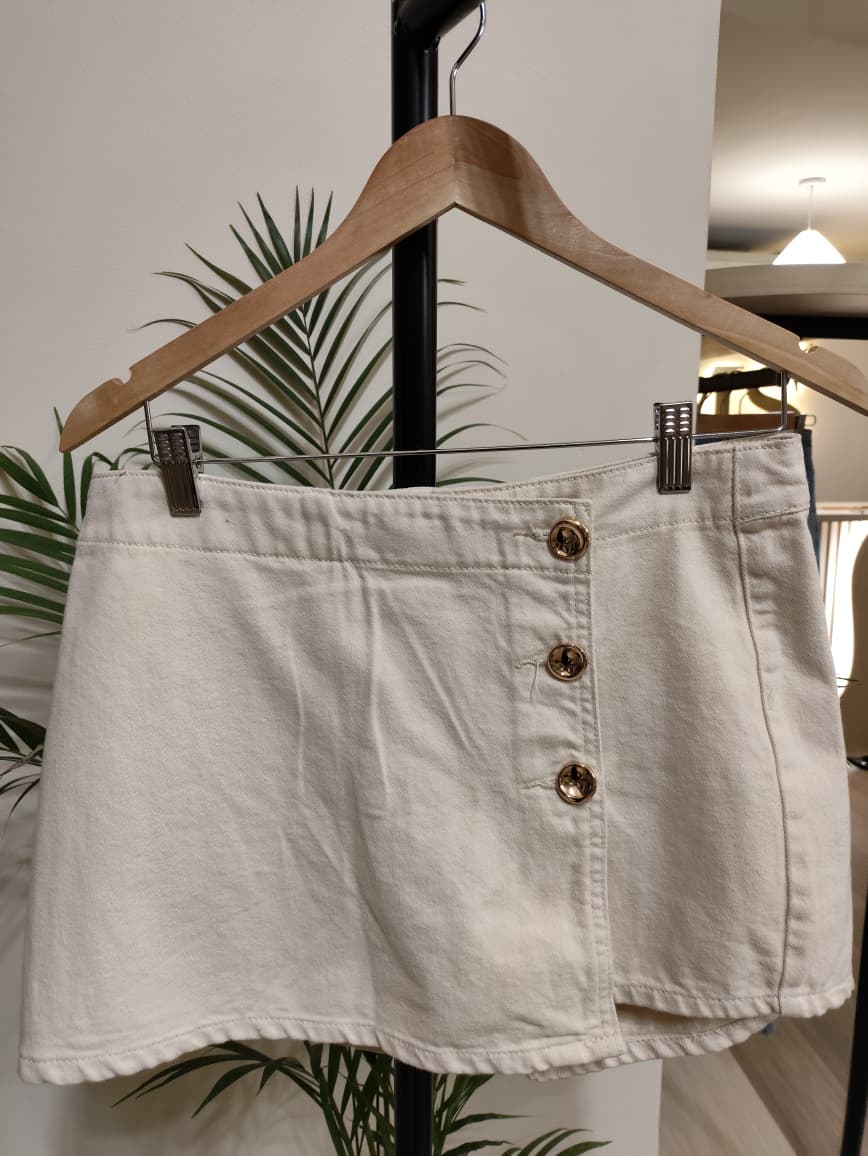 SHORT POLLERA CON BOTONES